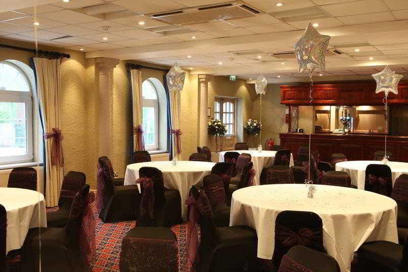 Barons Court Hotel 월솔 외부 사진