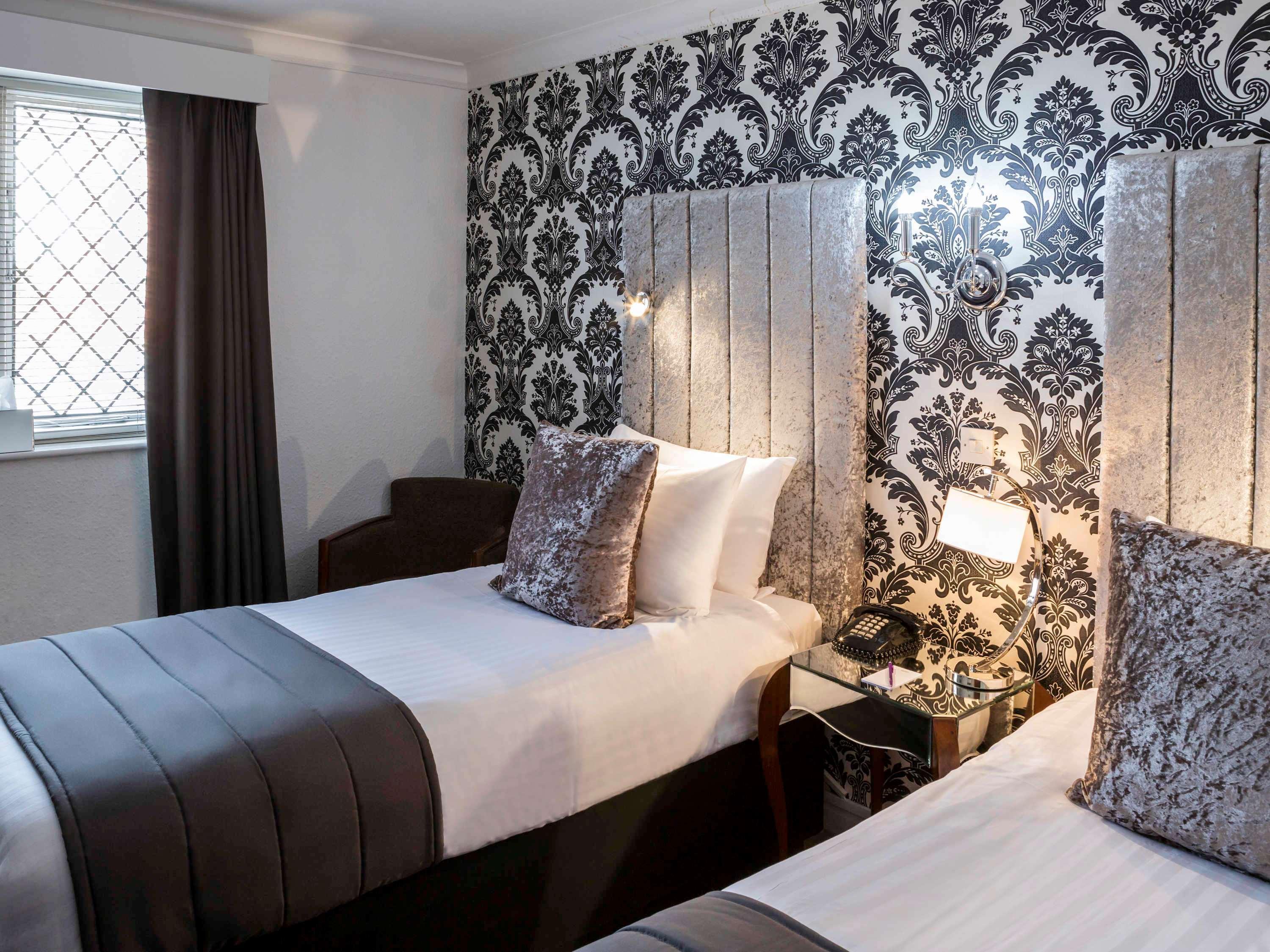 Barons Court Hotel 월솔 외부 사진