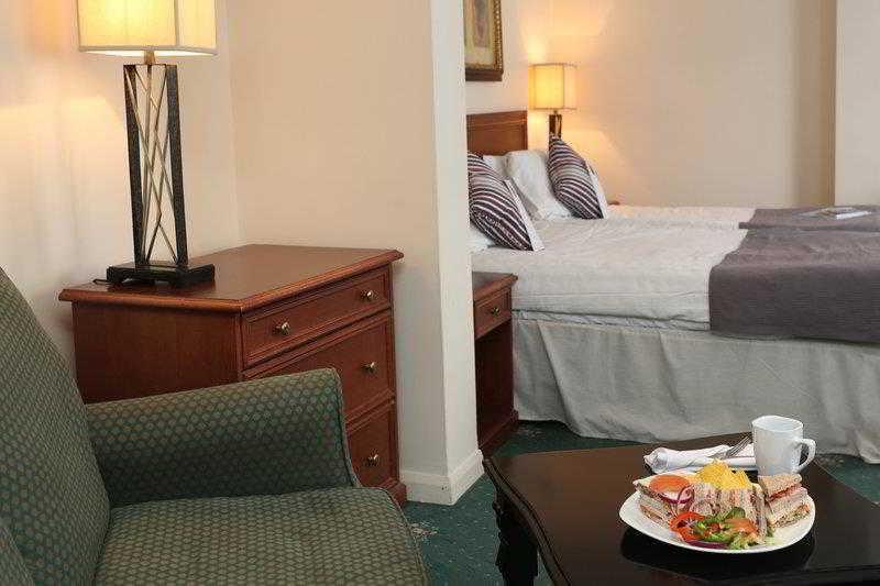 Barons Court Hotel 월솔 외부 사진