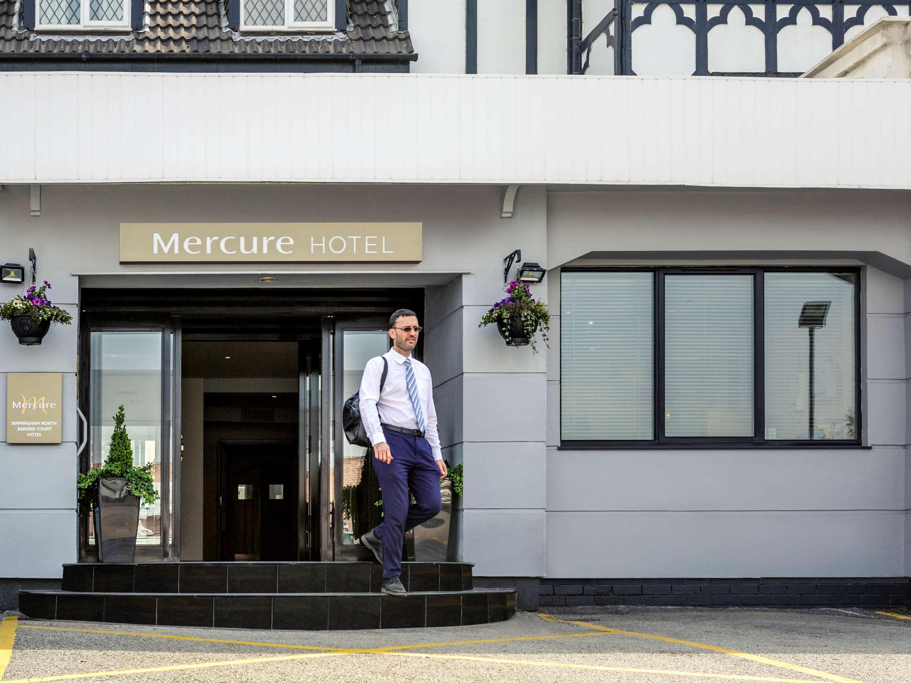 Barons Court Hotel 월솔 외부 사진
