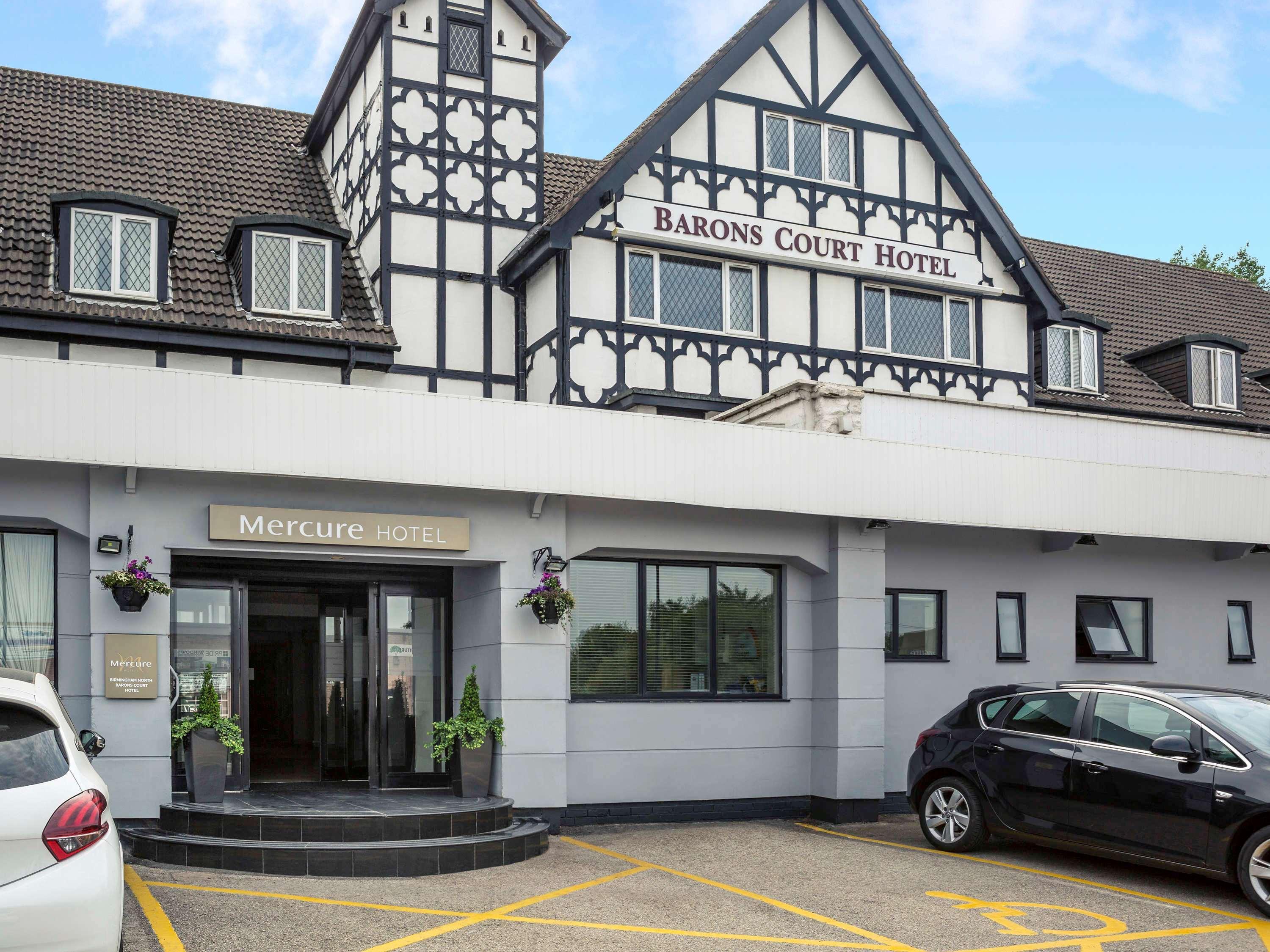 Barons Court Hotel 월솔 외부 사진