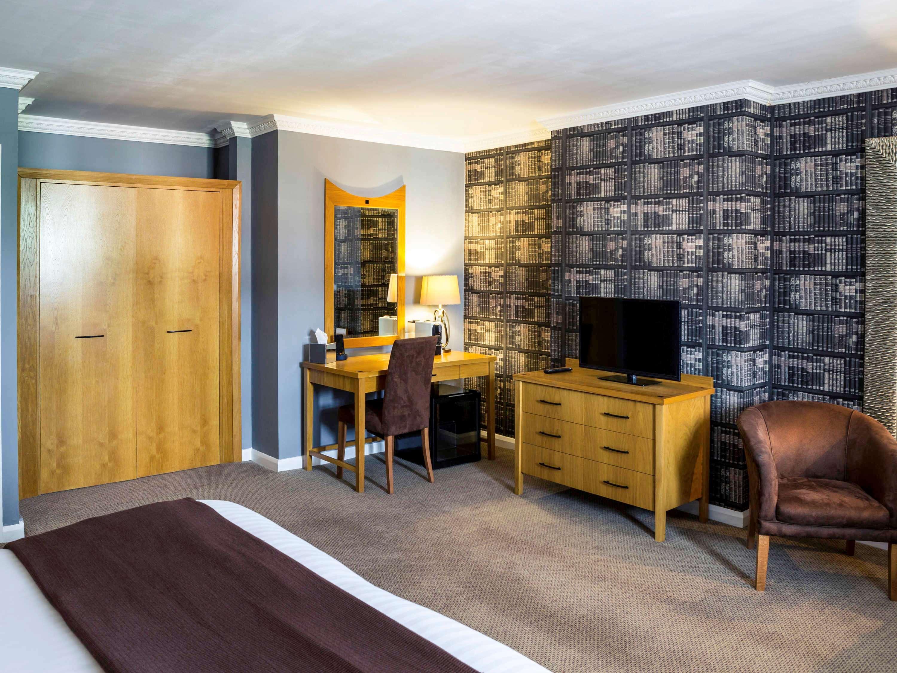 Barons Court Hotel 월솔 외부 사진