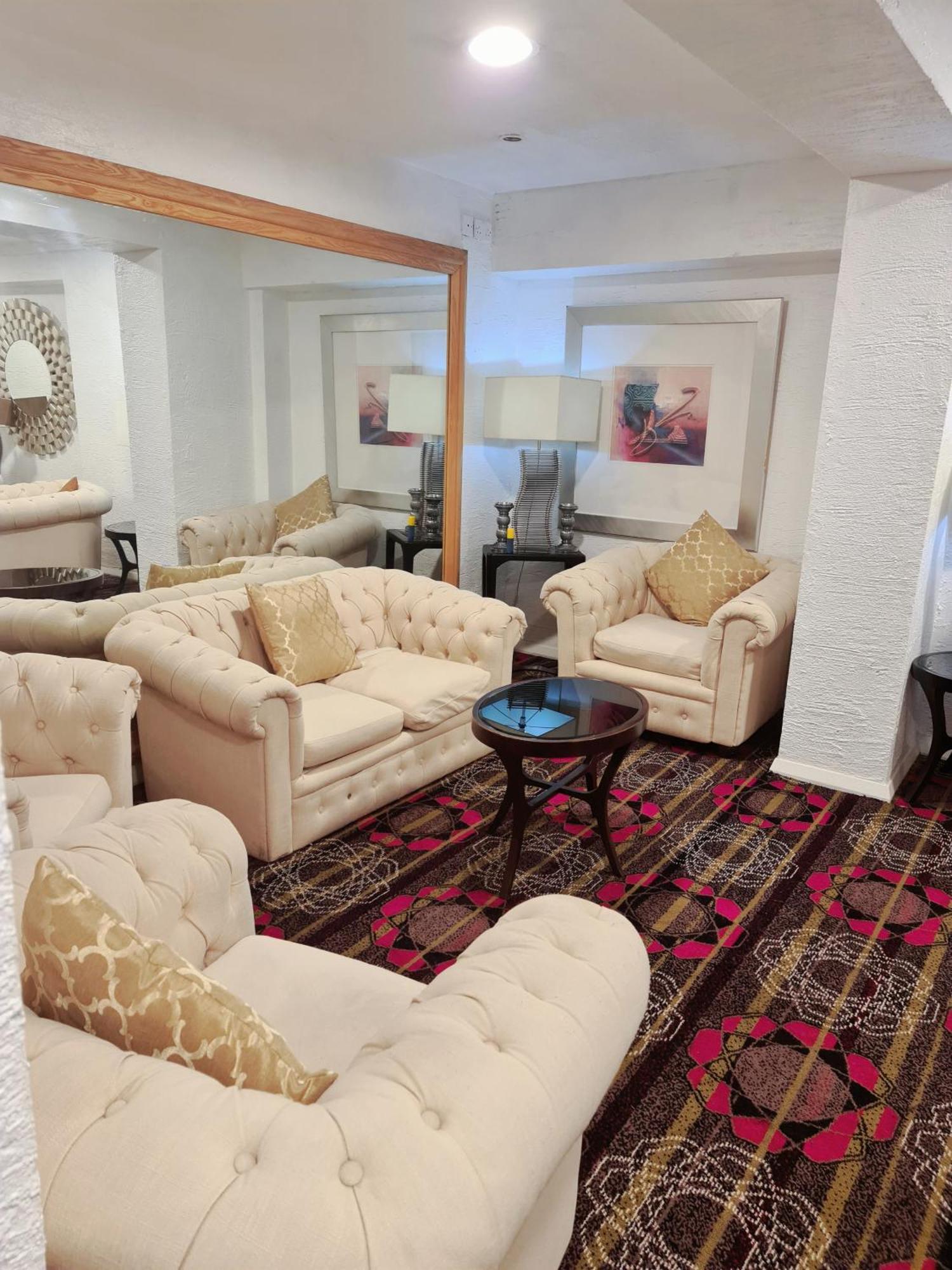 Barons Court Hotel 월솔 외부 사진