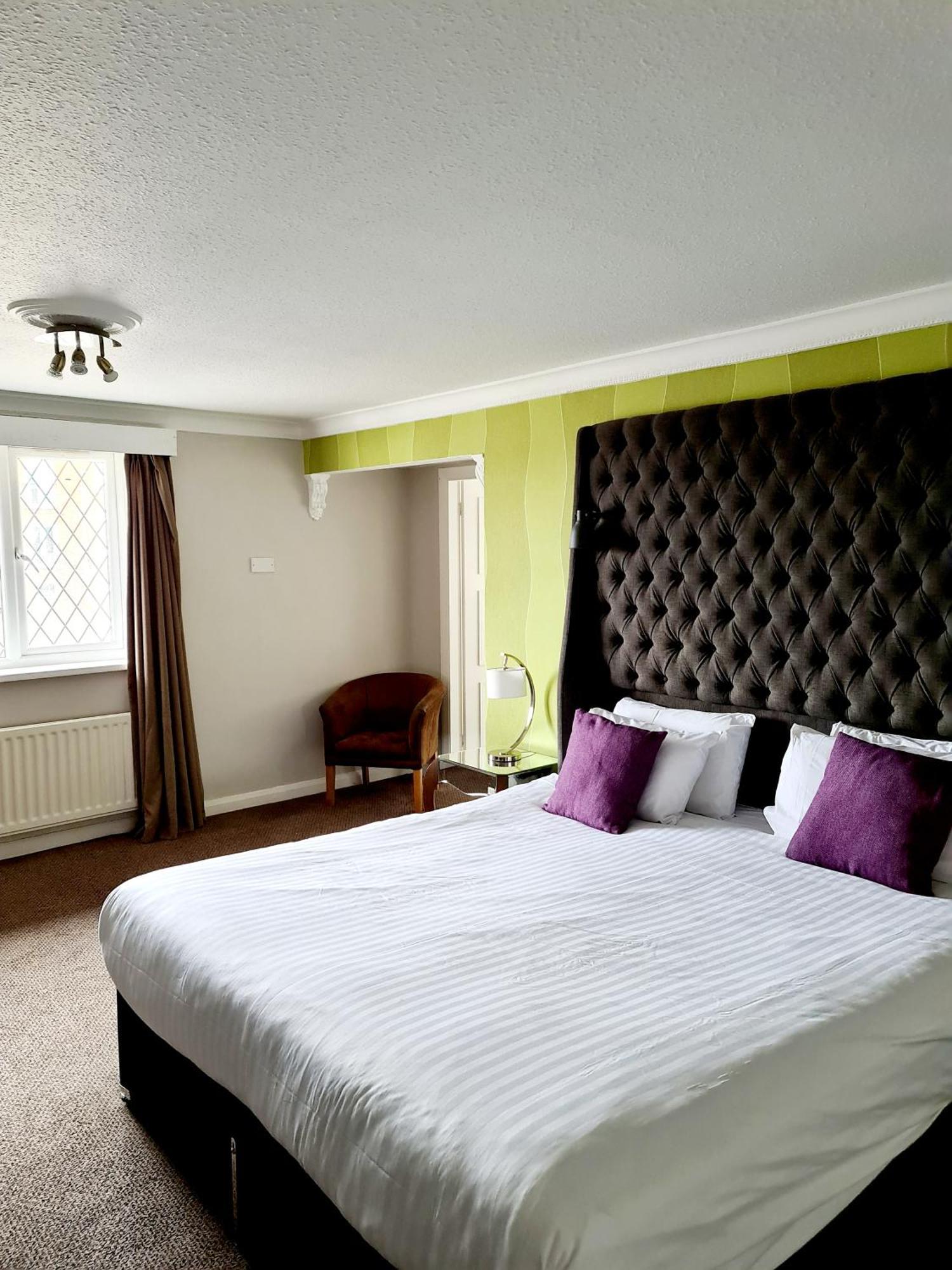 Barons Court Hotel 월솔 외부 사진