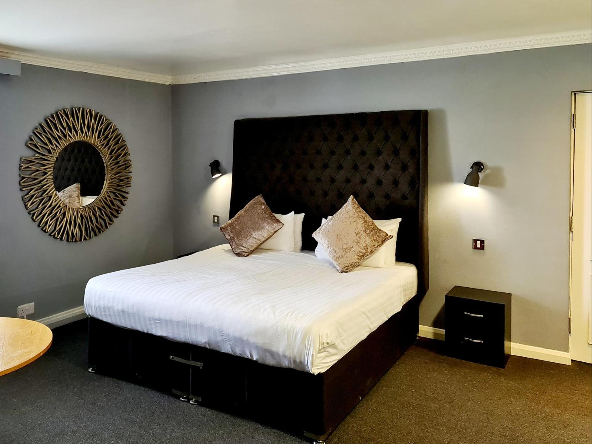 Barons Court Hotel 월솔 외부 사진