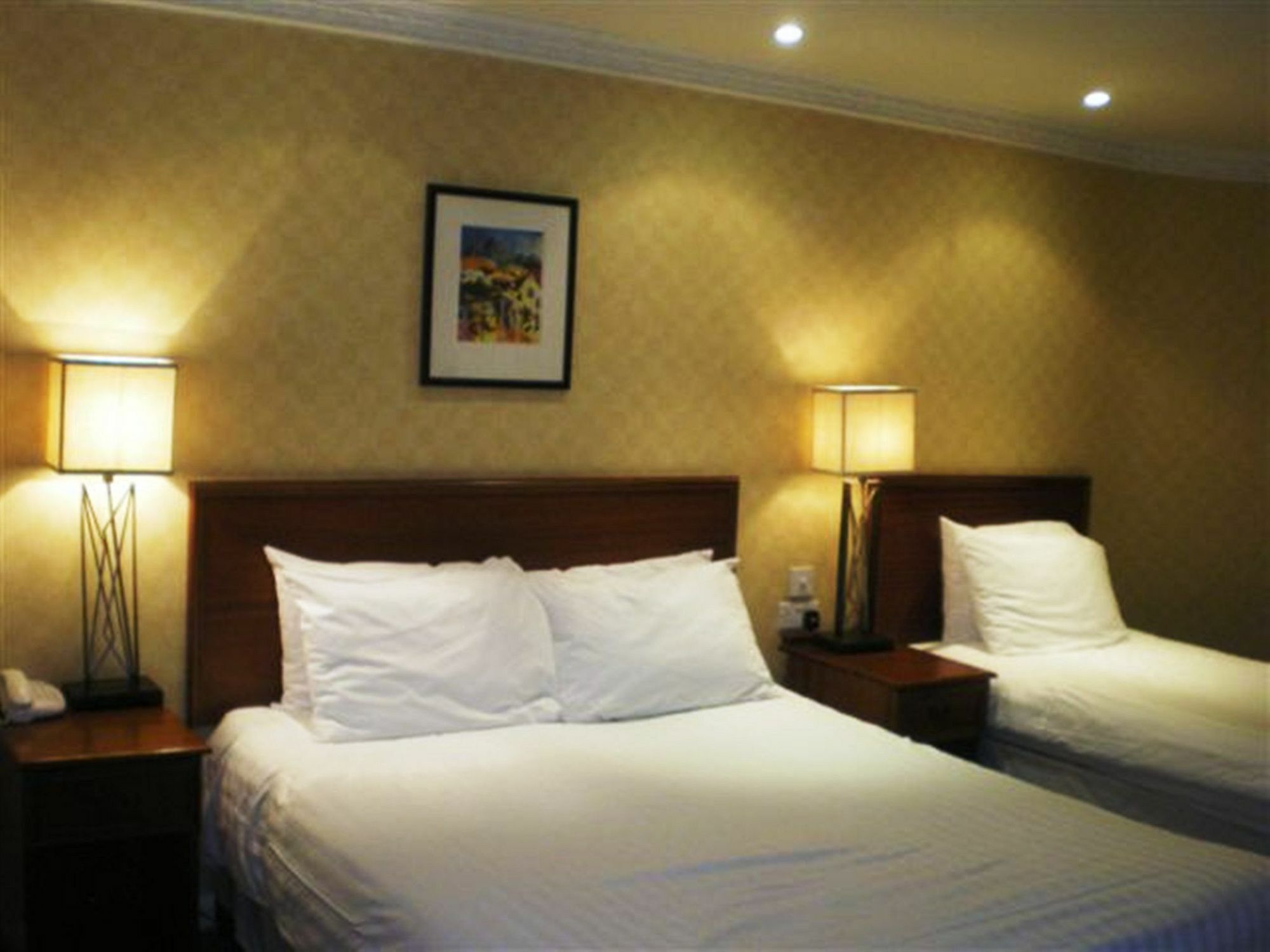 Barons Court Hotel 월솔 외부 사진