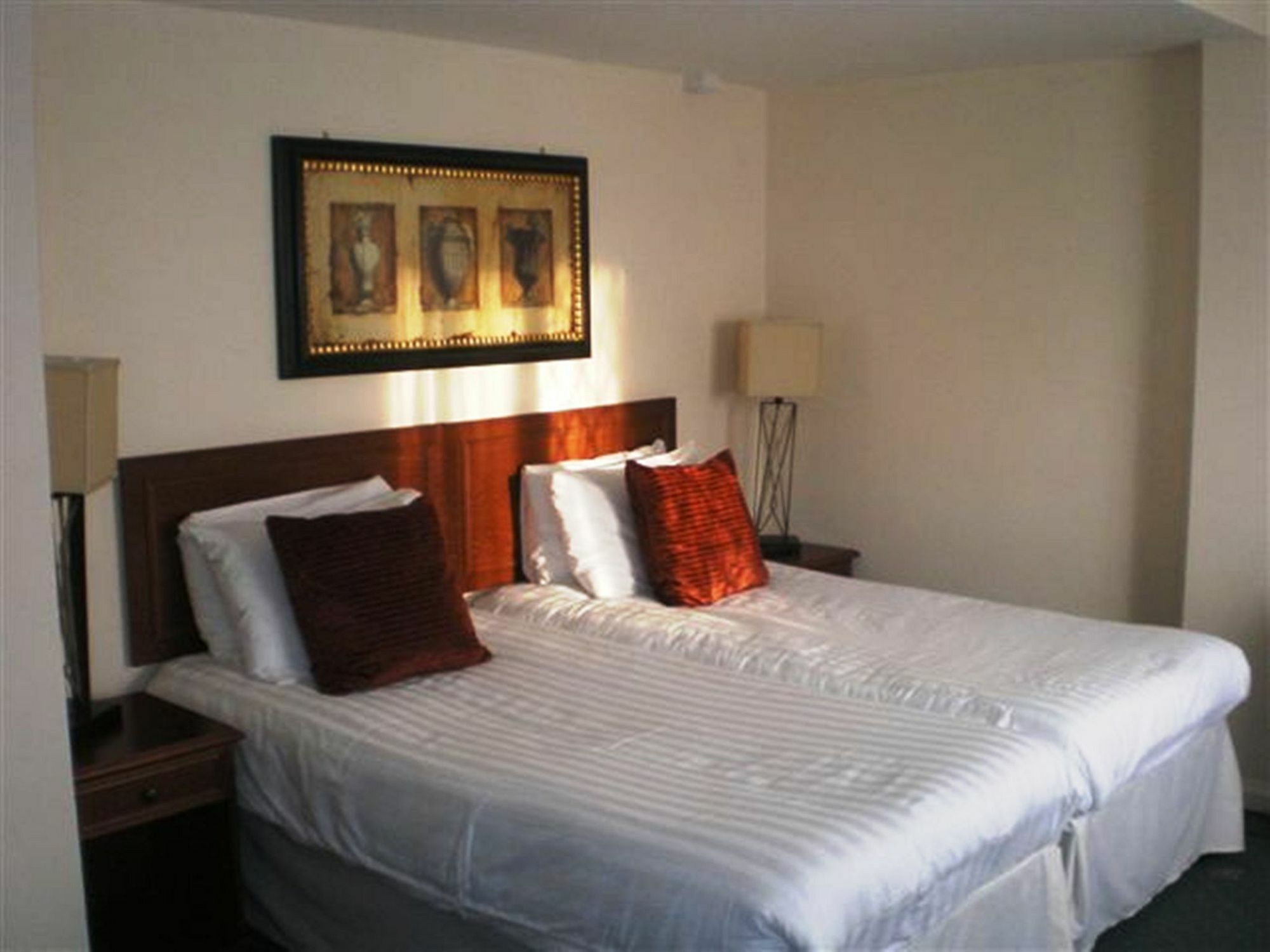 Barons Court Hotel 월솔 외부 사진