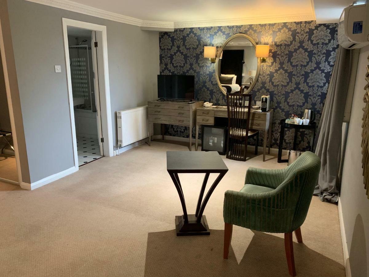 Barons Court Hotel 월솔 외부 사진