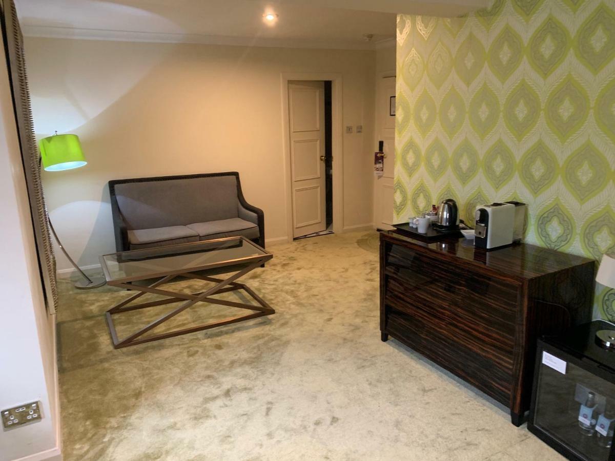Barons Court Hotel 월솔 외부 사진